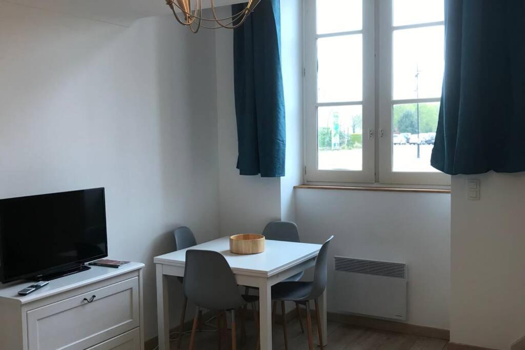 Au Pied Du Phare... Apartment Honfleur Bagian luar foto